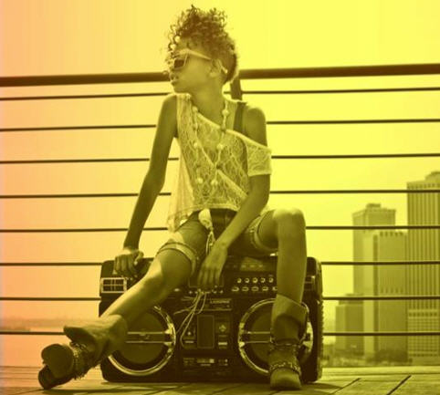 willow_smith_sits_on_boom_box1.jpg